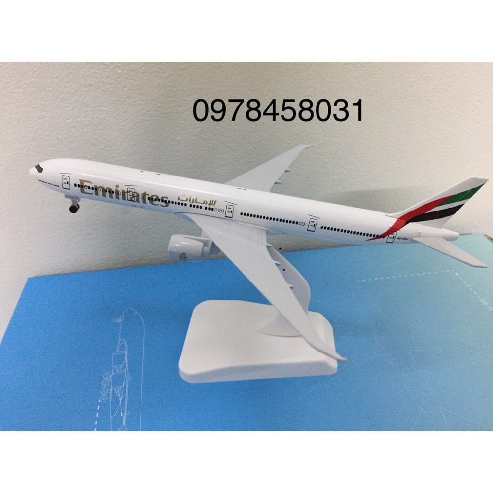 Mô hình máy bay Emirates Airlines B787 20cm  Kim loại